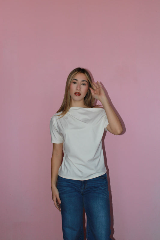 Blusa blanca manga corta hombro asimétrico #11742