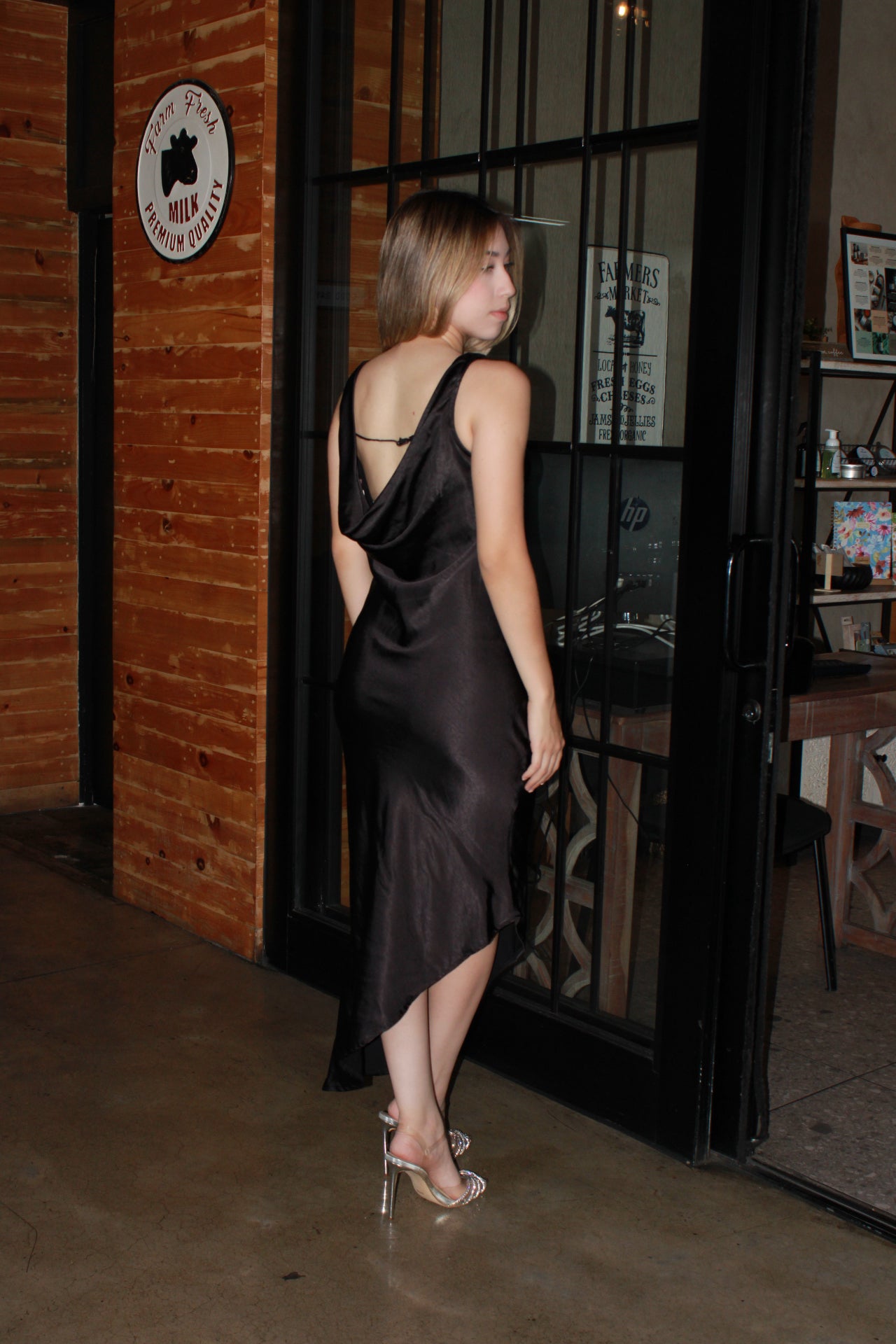 Vestido Satinado negro asimétrico midi #11318