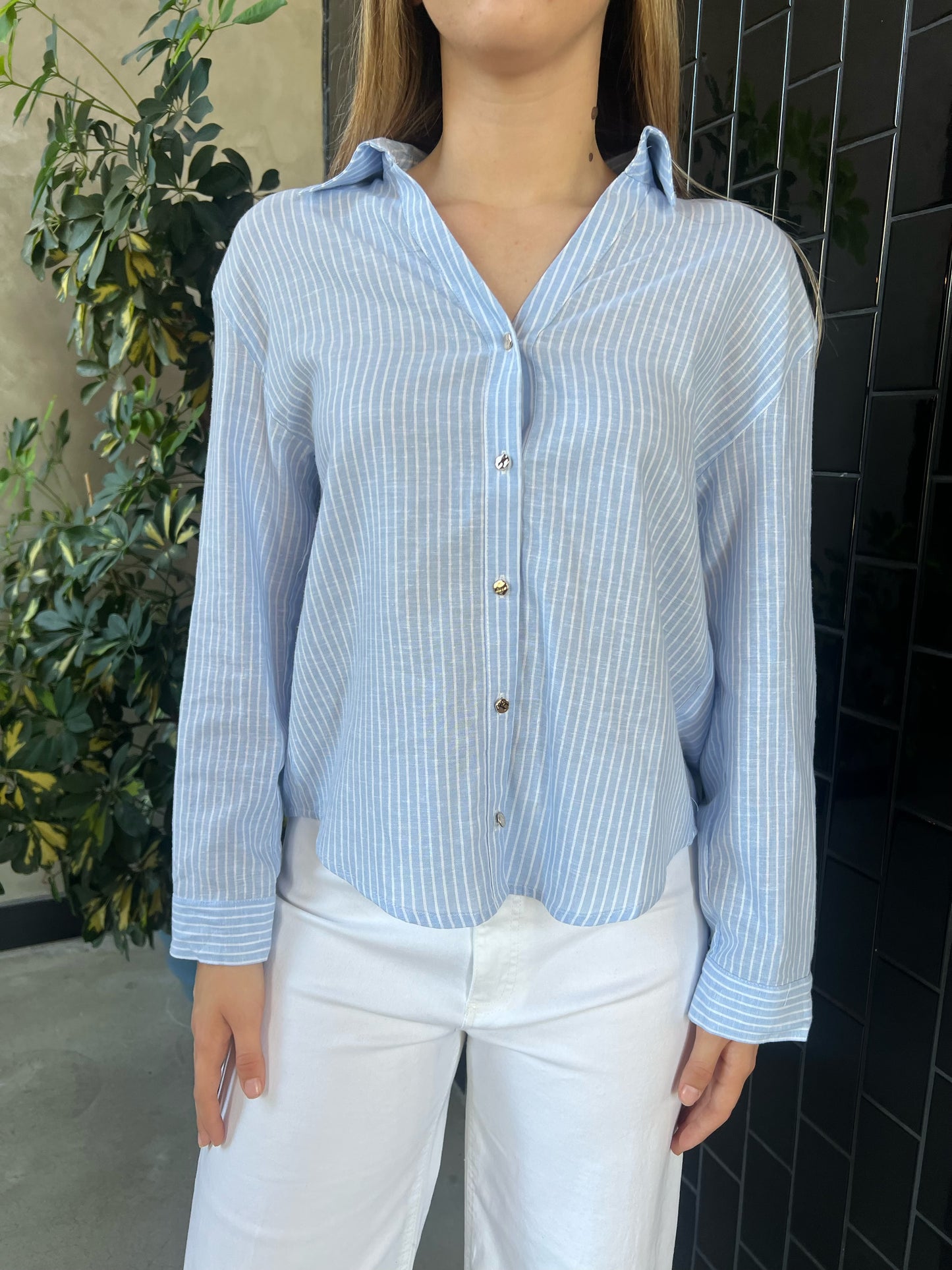 Camisa, azul clarita de botones #11864￼