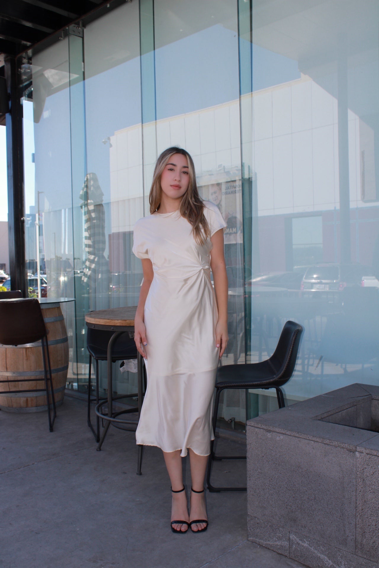 Vestido satin color crema MIDI #11502