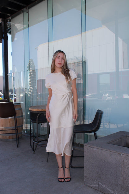 Vestido satin color crema MIDI #11502