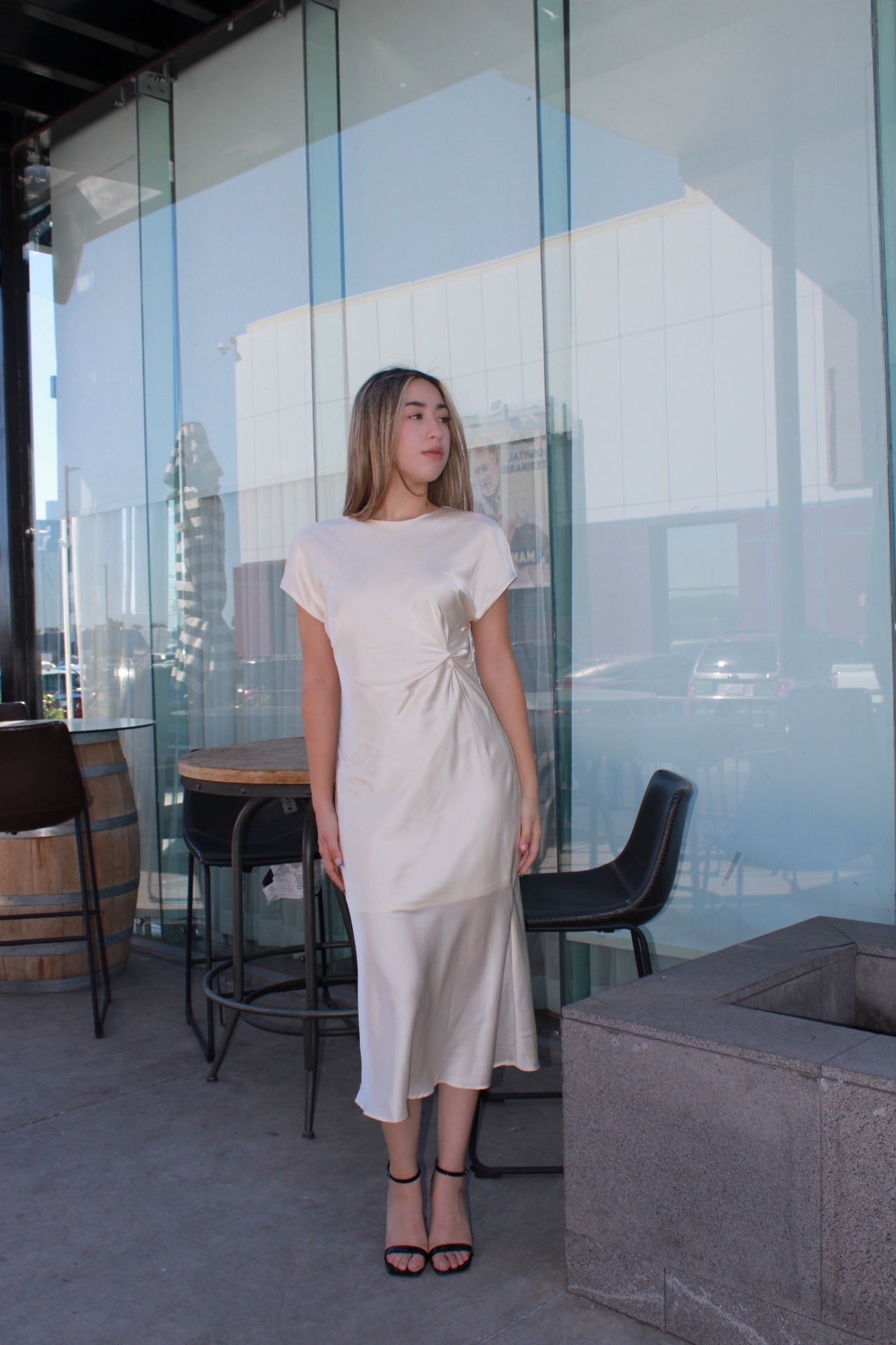 Vestido satin color crema MIDI #11502