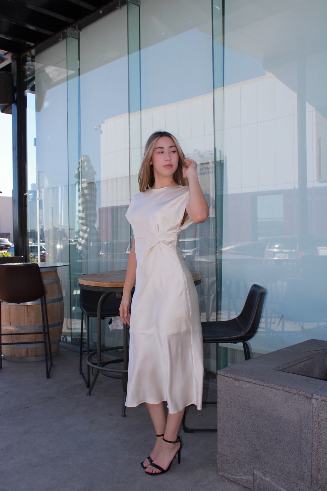 Vestido satin color crema MIDI #11502