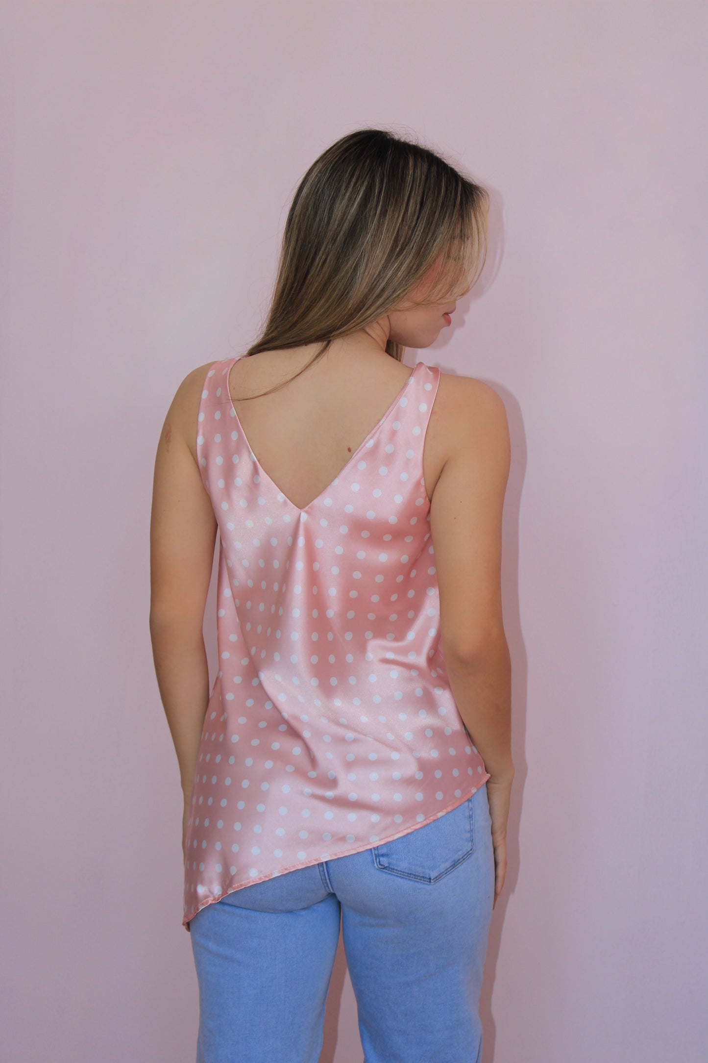 Blusa polka dots rosa asimétrica satin #11884