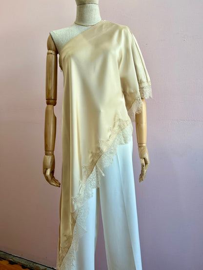 Blusa de encaje, crema asimétrica #11949￼