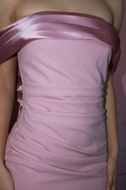 Vestido largo off shoulder rosa c moño atrás #11743