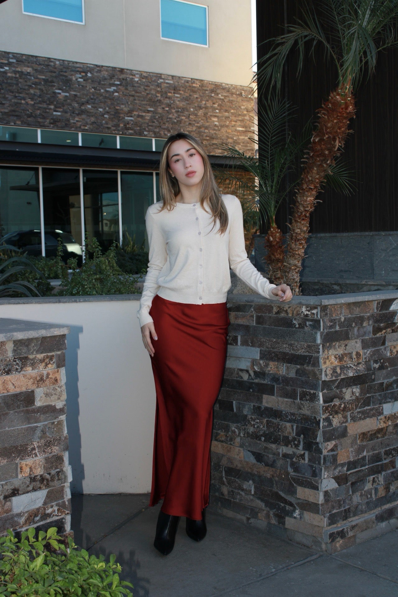 Falda color vino con abertura #11600