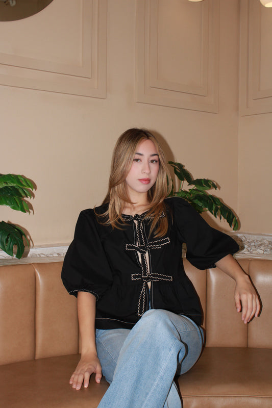 Blusa negra manga bombacha con moños al frente #11334