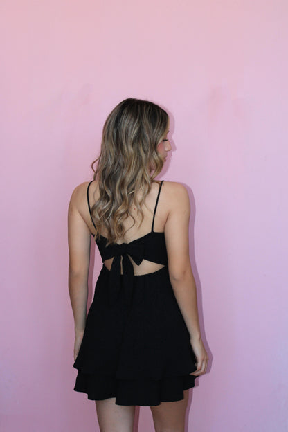 Vestido negro, corto de tirantes #11843￼