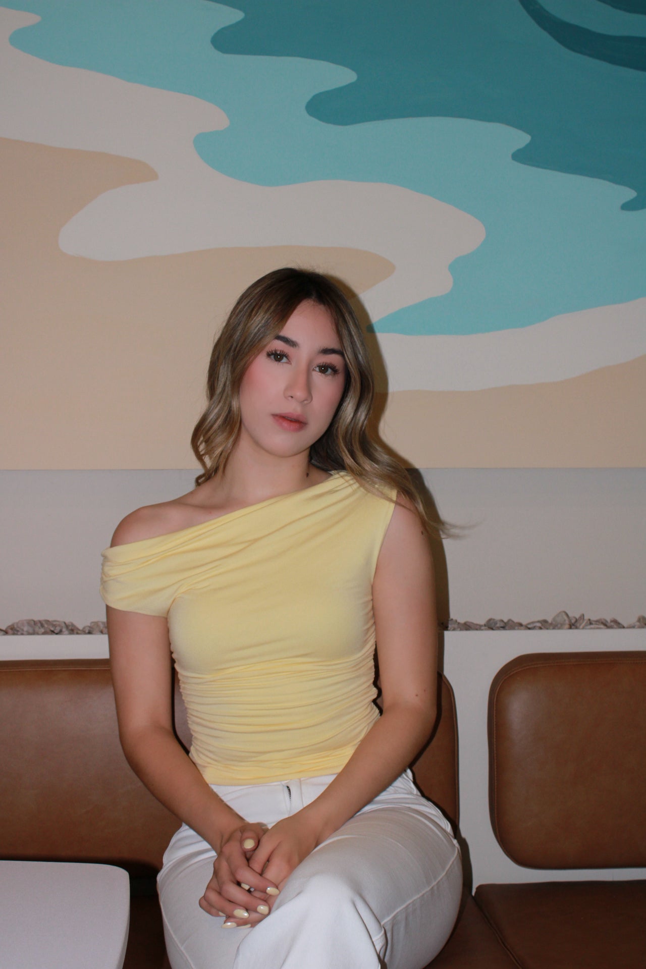 Blusa de hombros asimétricos amarilla #11175