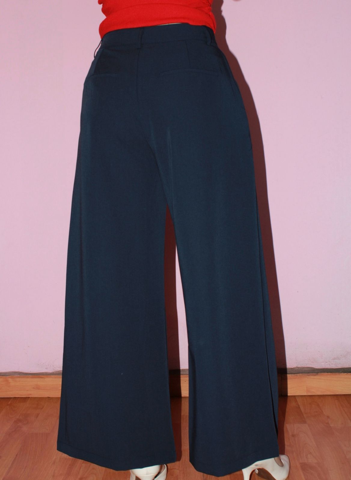 Pantalón de vestir azul marino. ￼#11763