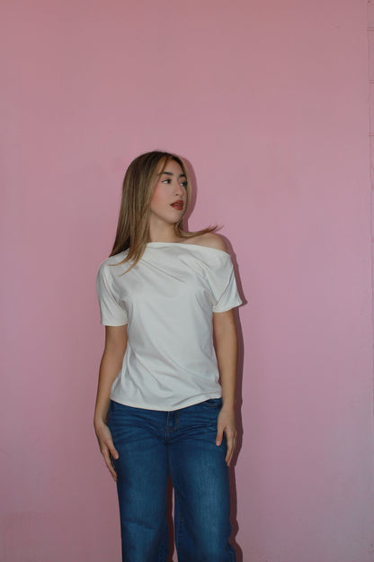 Blusa blanca manga corta hombro asimétrico #11742