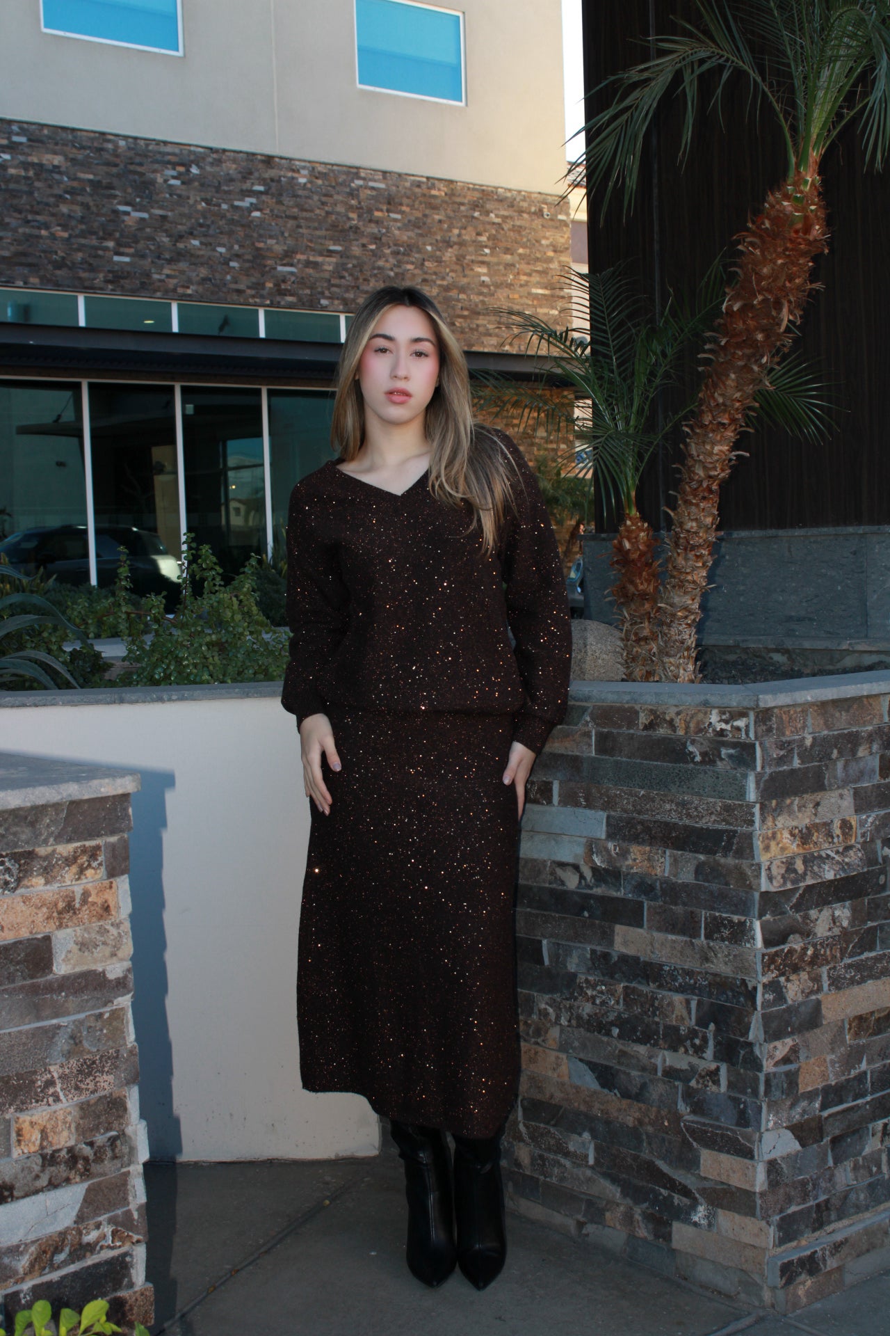 Set café oscuro con brillos naranjas #11602