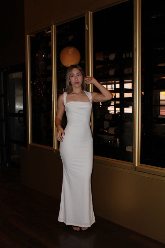 Vestido blanco, largo. ￼#11393