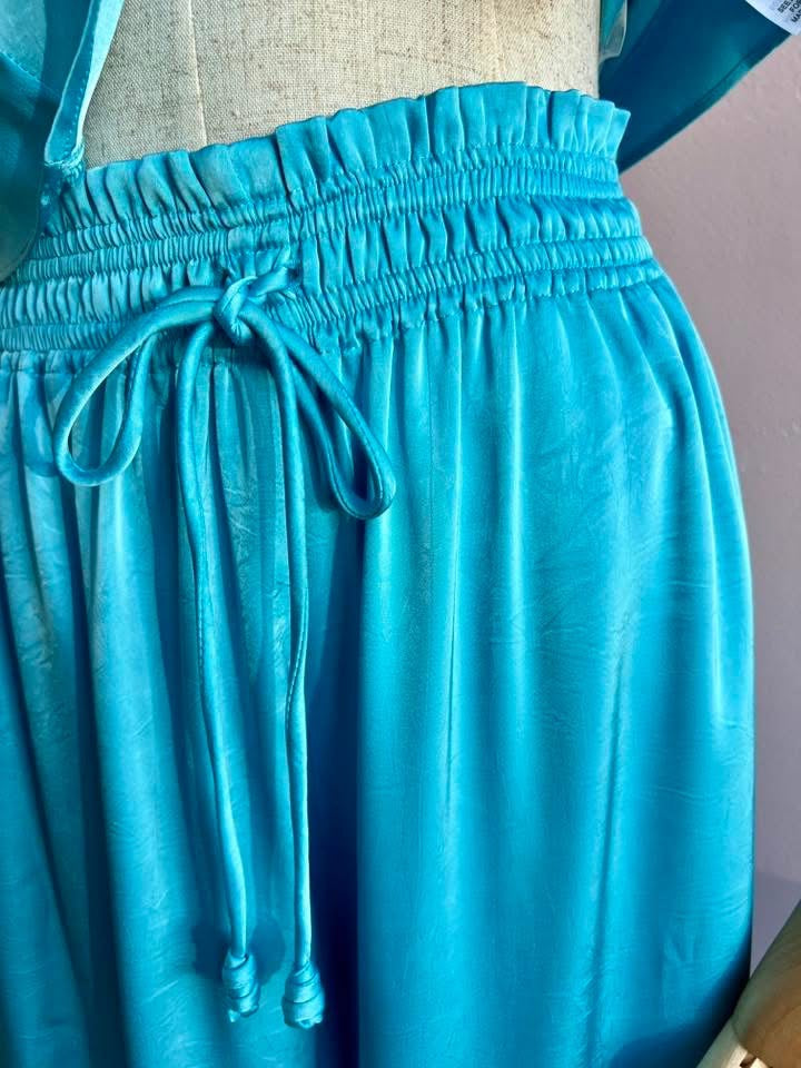 Conjunto azul satinado con detalle dorado #11941￼