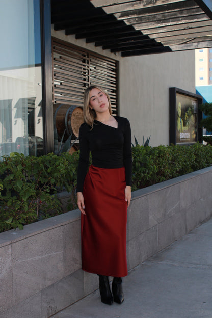 Blusa negra con escote asimétrico #11515