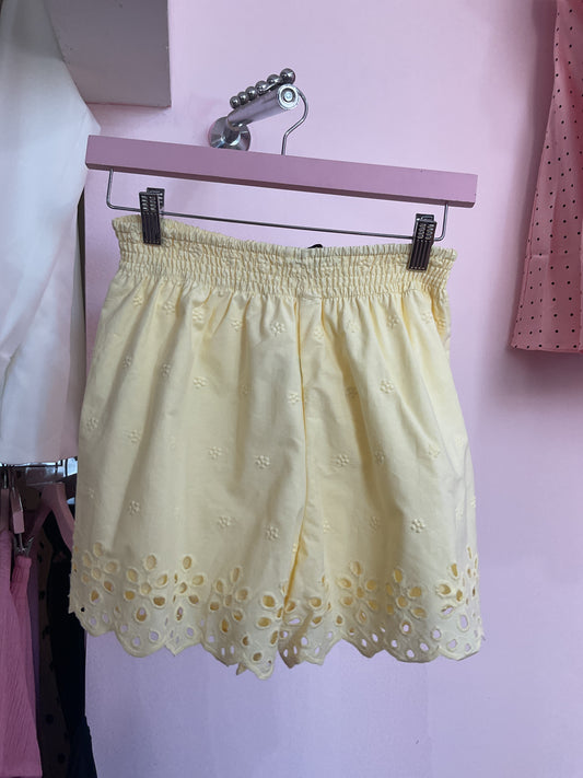 Short amarillo bordado #11936