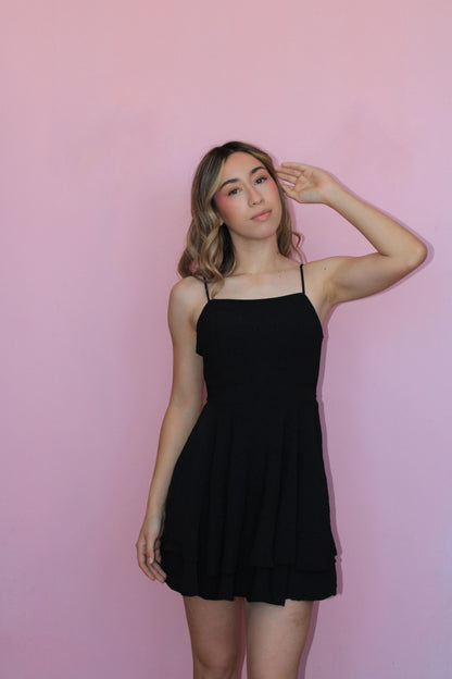 Vestido negro, corto de tirantes #11843￼
