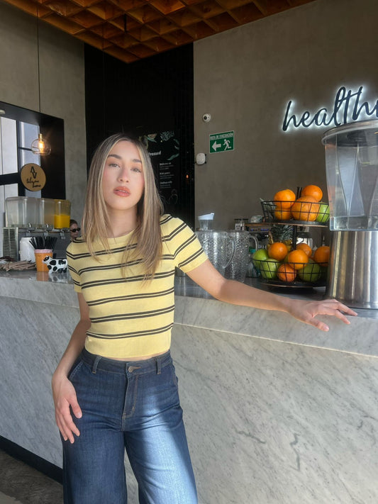Blusa básica amarilla con rayas cafés #11830￼