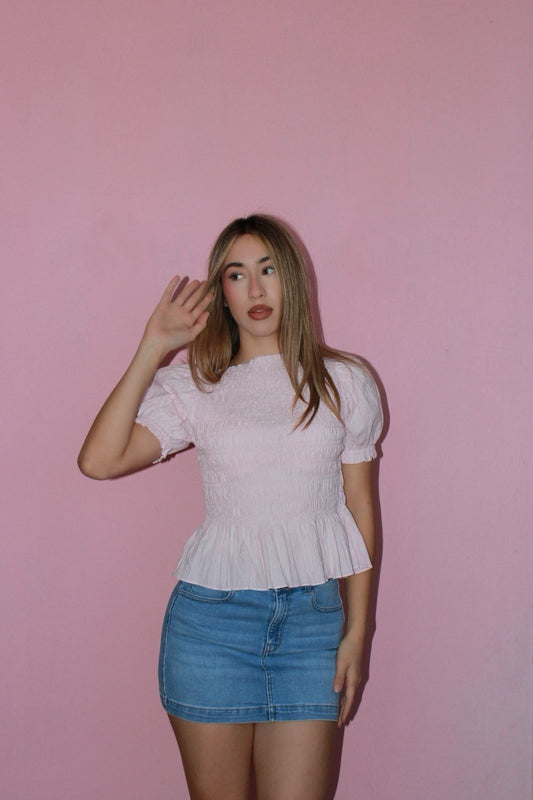 Blusa rosa, bajito, con mangas, bombachas y tela elástico ￼#11749