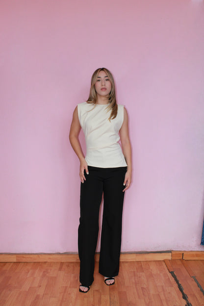 Blusa color crema sin manga lado drapeado #11369