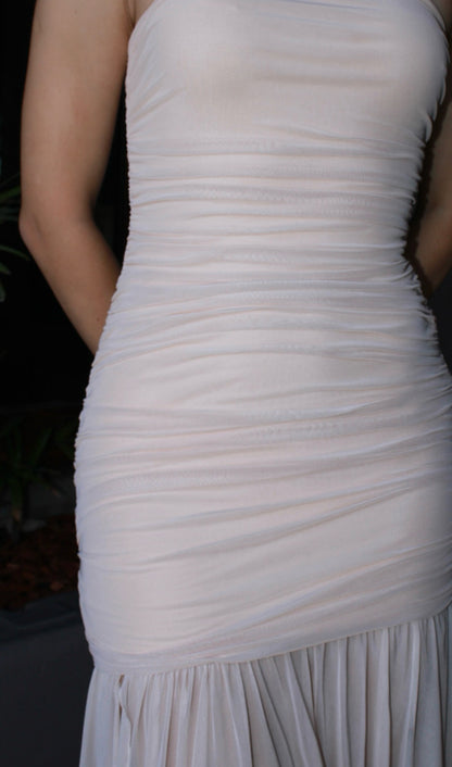 Vestido strapless beige largo con tela transparente #11312