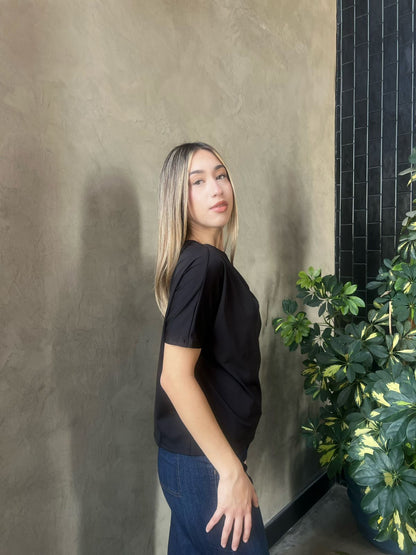blusa negro hombro asimétrico #11835￼