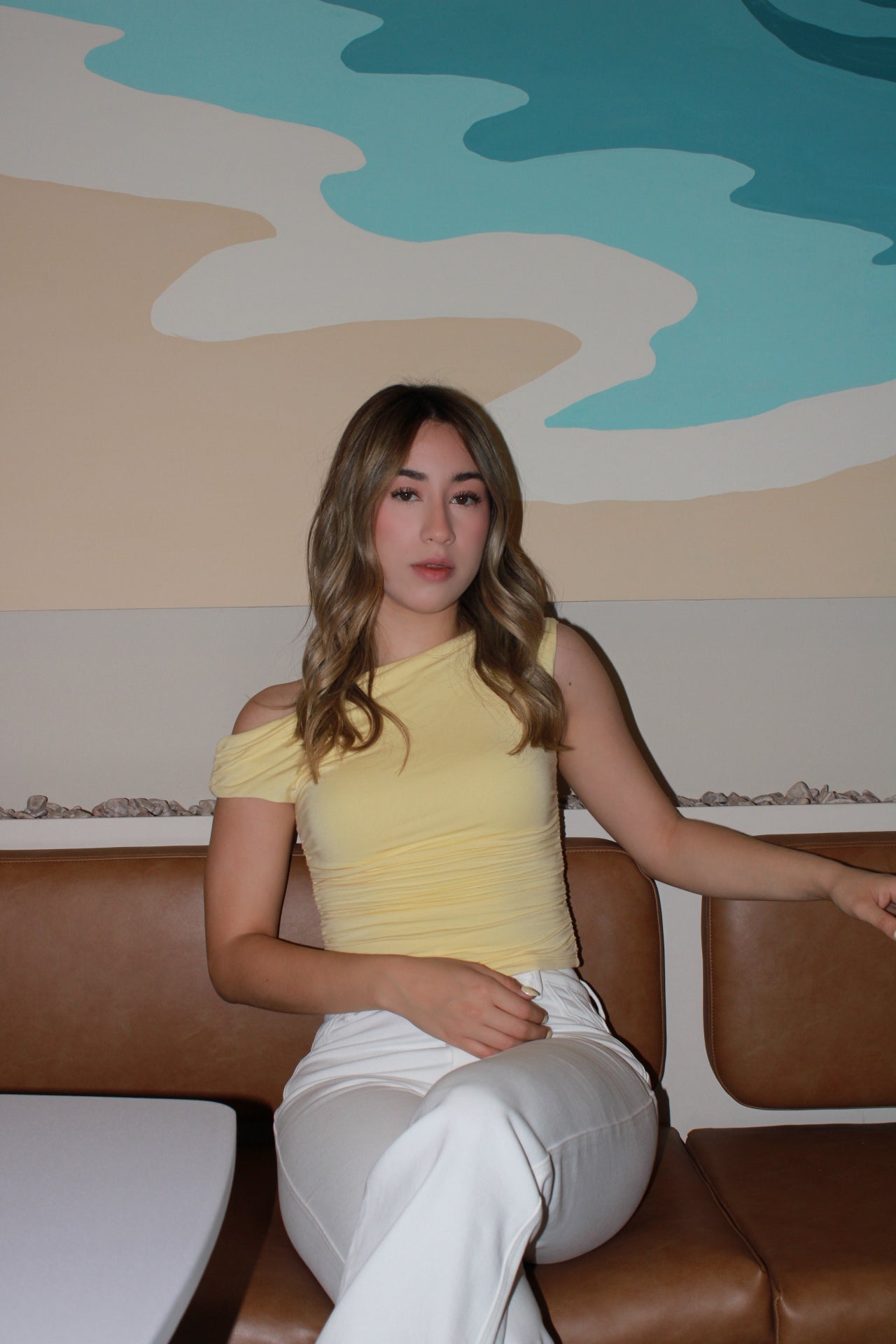 Blusa de hombros asimétricos amarilla #11175