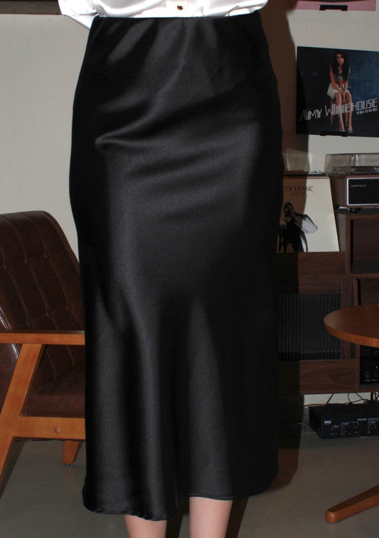 Falda negra midi satinada #11407