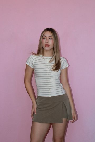 Blusa ivory manga corta de rayas cafés claritas con botones #11801