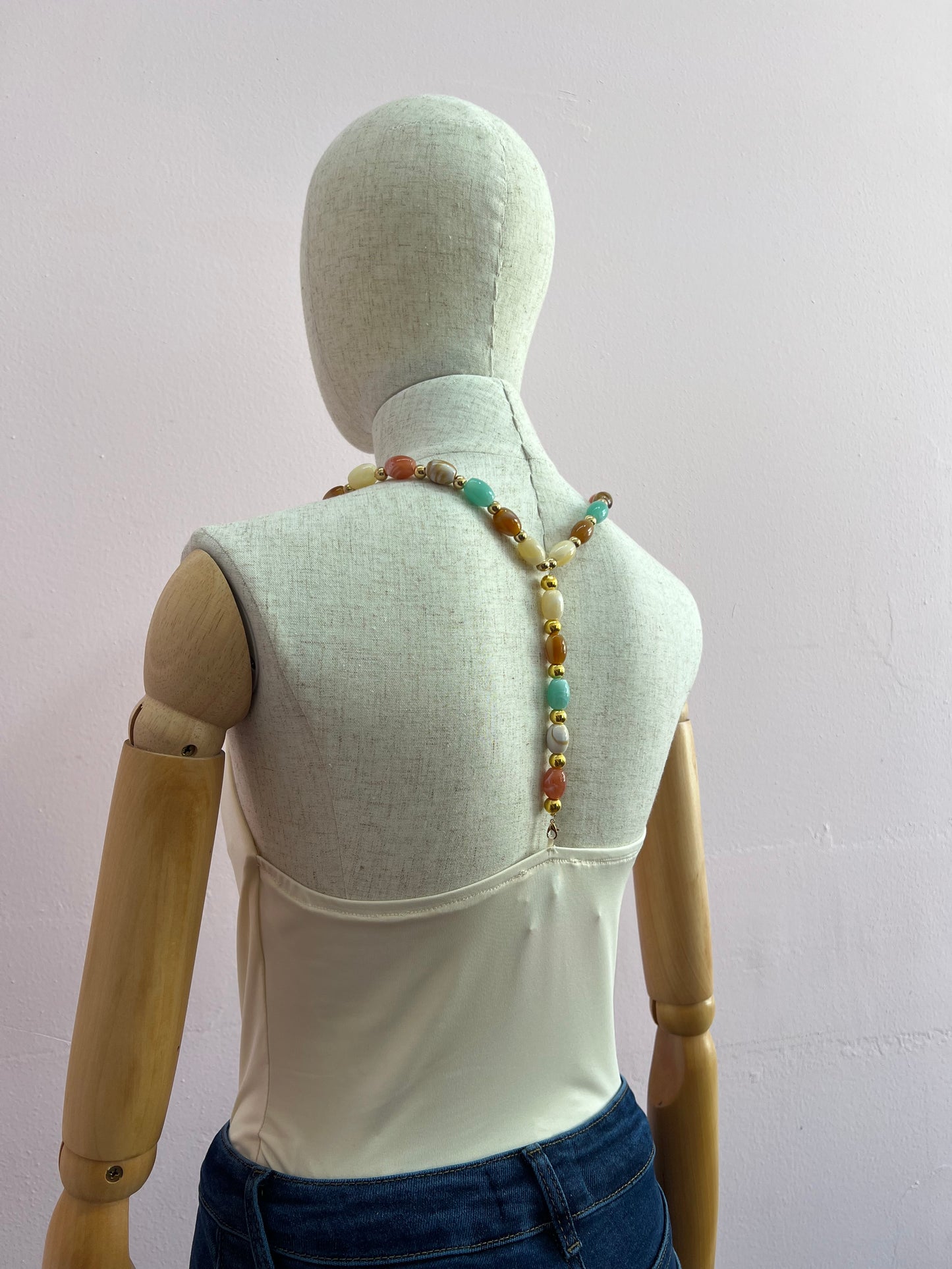Blusa Ivory con collar de colores #11924￼