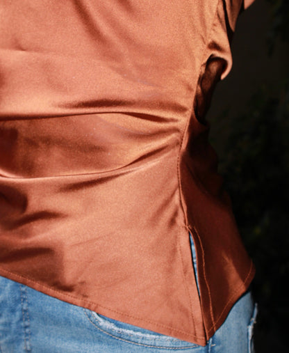 Blusa Satinada Café corte asimétrico #11314