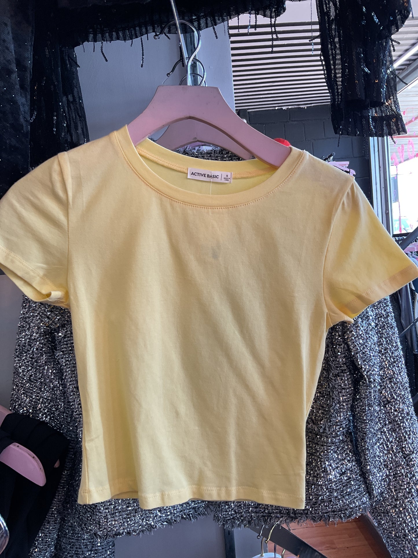 Camiseta básica amarilla #11771￼