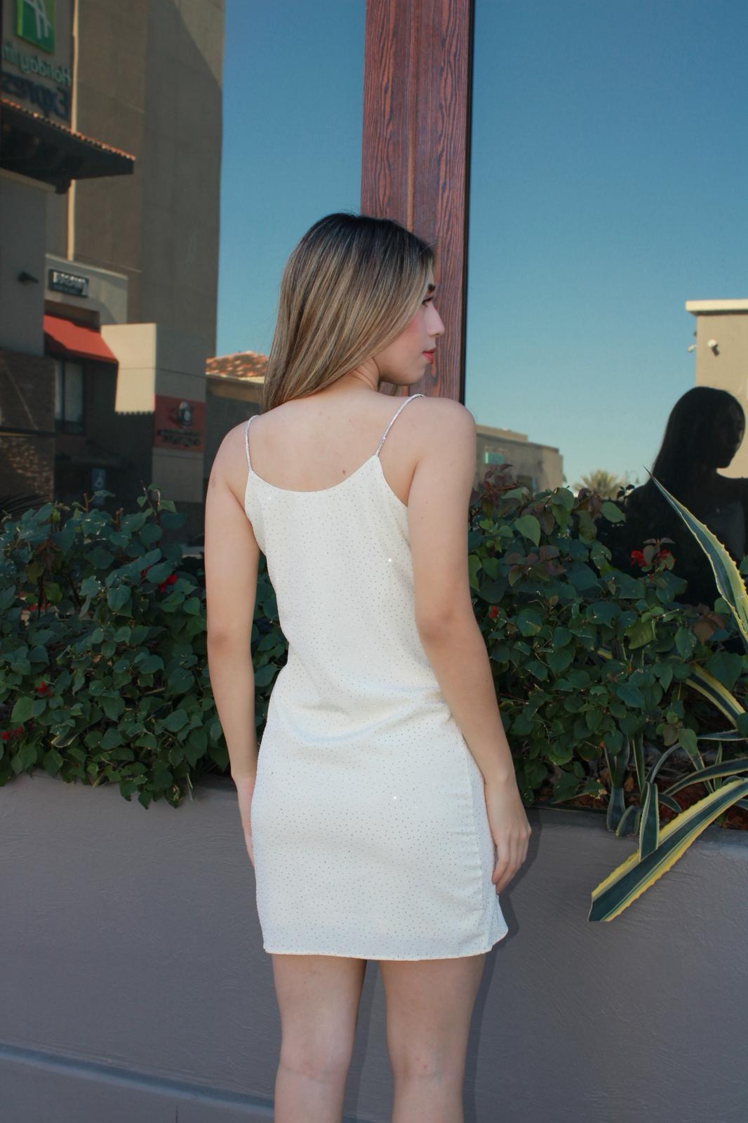 Vestido crema con brillos corto #11623