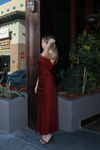 Vestido largo, satín, color, vino espalda #11637￼