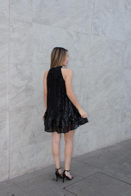 Vestido negro corto halter con lentejuela #11585