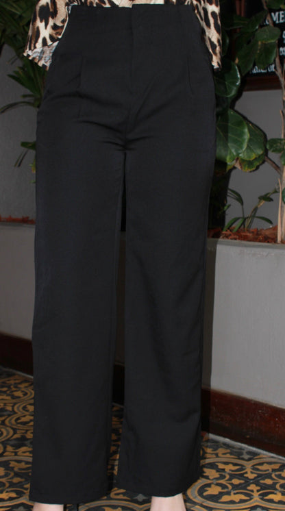 Pantalón negro de vestir. ￼#11492