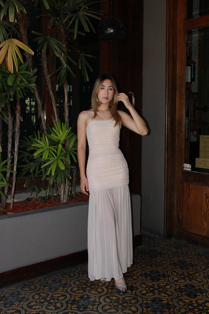 Vestido strapless beige largo con tela transparente #11312
