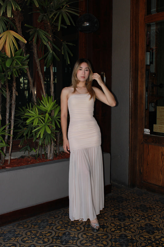 Vestido strapless beige largo con tela transparente #11312
