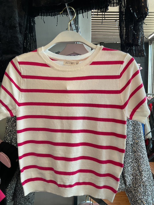 Blusa blanca, con rayas rosas, fucsia, manga, corta. #11751￼