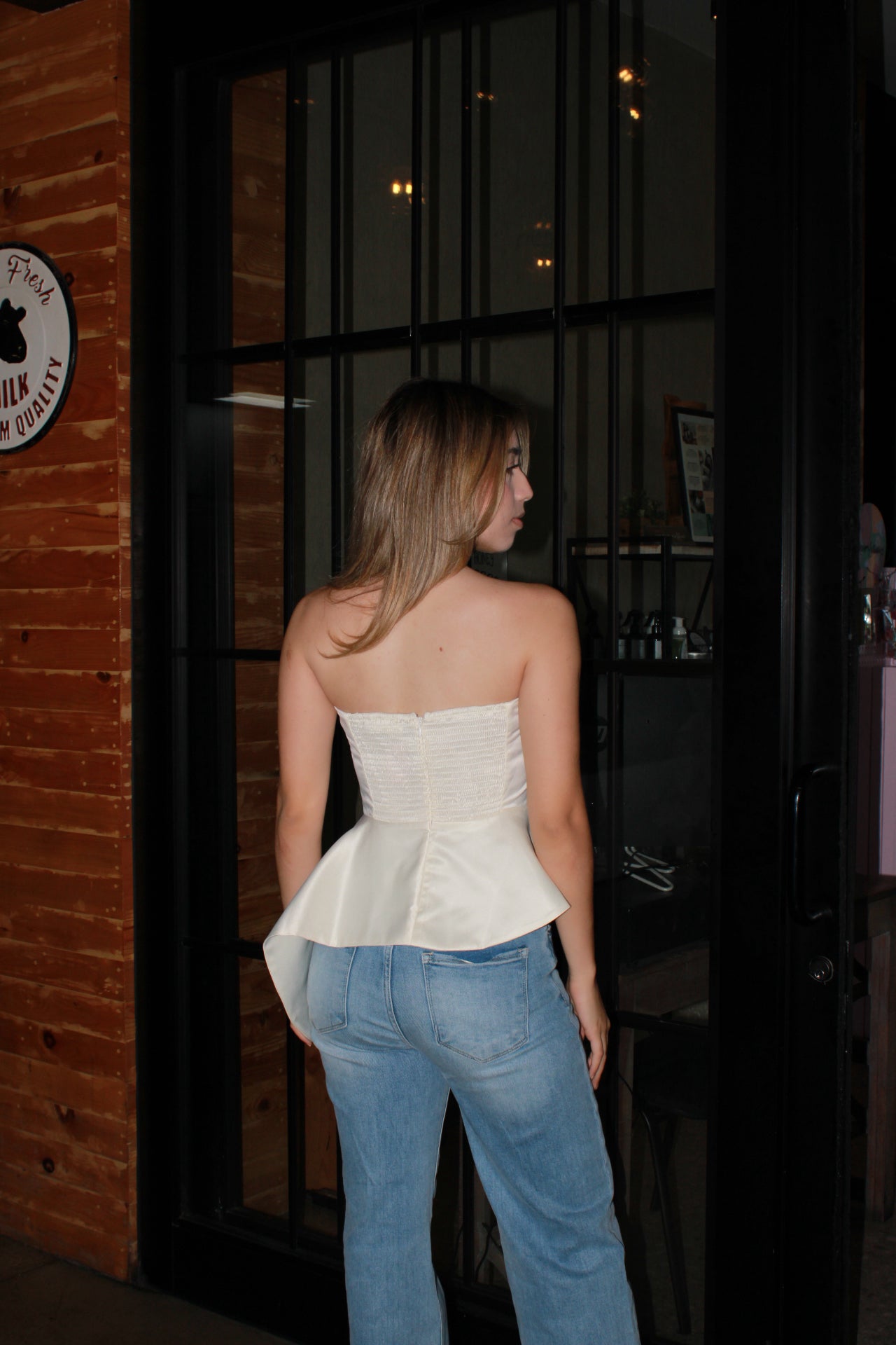 Blusa perla elegante con caída de lado #11327