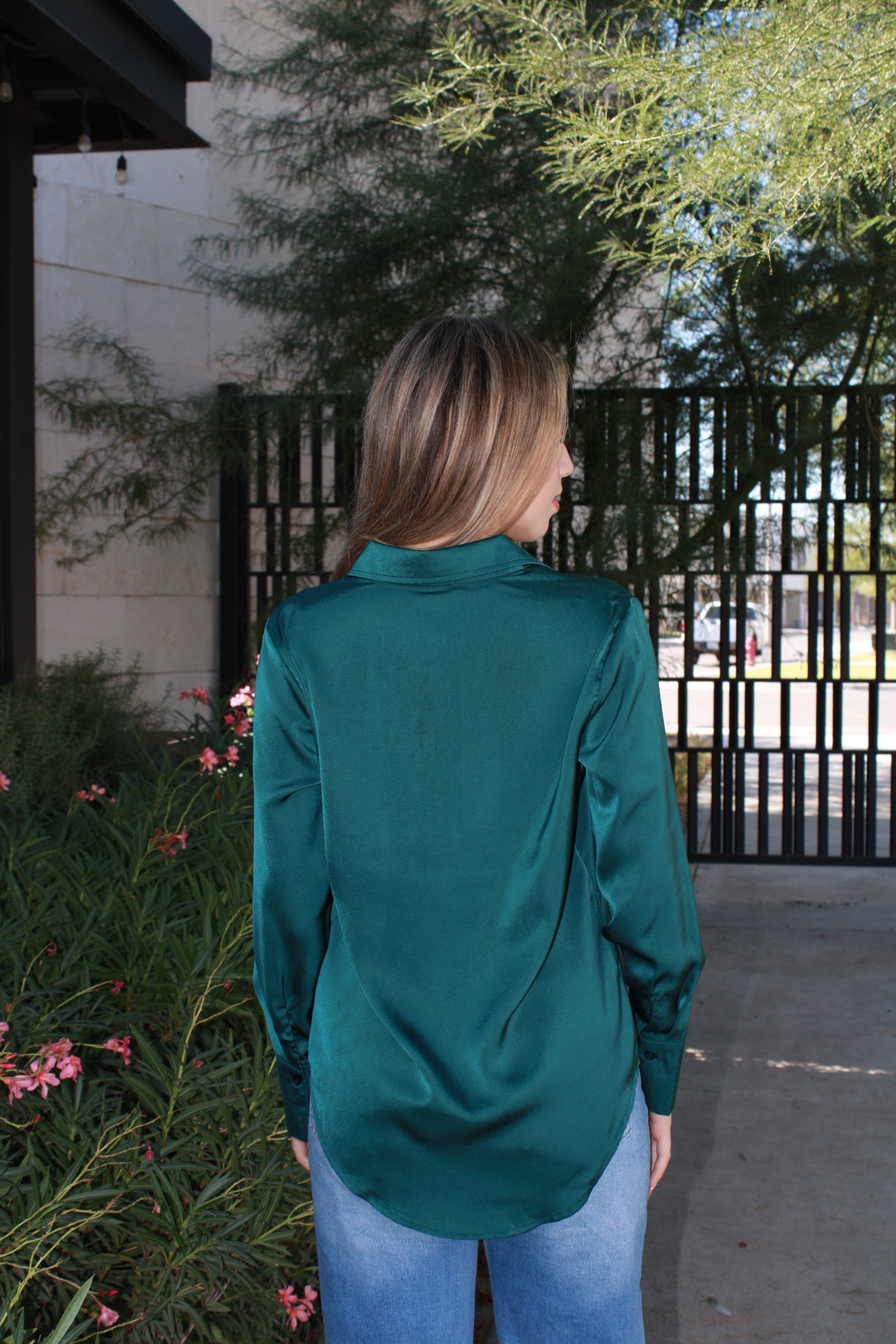 Camisa verde, satinada, botones #11524￼