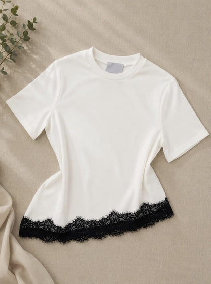 Blusa blanca con encaje asimétrico #11969