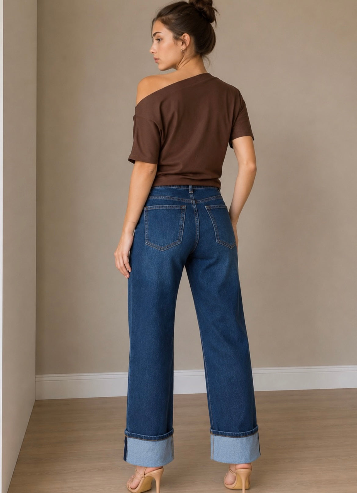 Blusa cafe hombro asimétrico #11979