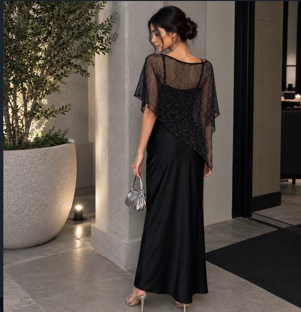 Vestido negro largo satinado c capa #12061